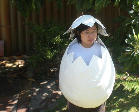 Here is an egg costume for a school art project for "Wearable Arts". It is made by paper mache, using cane/bamboo sticks to build the shape of the egg then layered with glue and newspaper and then ... Egg Costume Diy, Egg Outfit, Deviled Egg Costume, Easter Egg Costume, Sushi Seaweed, Egg Hat, Egg Costume, Seaweed Wrap, Easter Costume