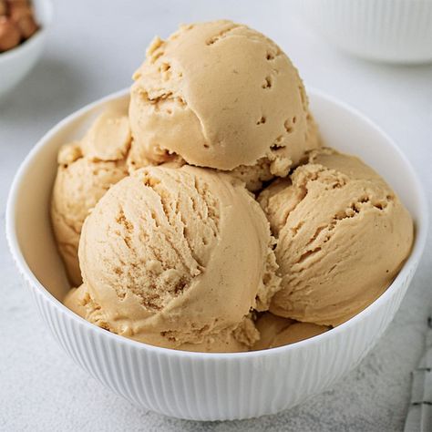 Peanut Butter Ice Cream {3 Ingredients} - The Big Man's World ® Peanut Butter Ice Cream Recipe, Coconut Ice Cream Recipes, Coffee Ice Cream Recipe, Ideas Cocina, Avocado Ice Cream, Butter Ice Cream, Pastry School, Peanut Butter Ice Cream, Ice Cream Mixture