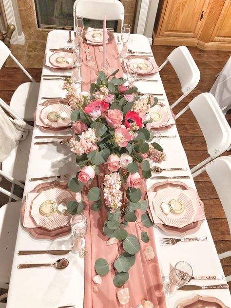 Bridal Shower Rectangle Table Set Up, Pale Pink Table Setting, Bridal Shower Plate Setting, Pink Theme Table Setting, Pink Birthday Brunch Decor, Shades Of Pink Table Setting, Bridal Lunch Decor, Bridal Shower Table Setting Simple, Bridal Shower Dinner Table Decor