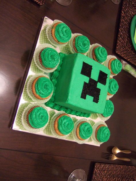 Minecraft Creeper Square Minecraft Creeper cake and cupcakes Minecraft Easy Cake Ideas, Easy Diy Minecraft Birthday Cake, Number 6 Minecraft Cake, Minecraft Diy Cake Ideas, Minecraft Cake And Cupcakes, Minecraft Creeper Cupcake Cake, Diy Minecraft Cake Easy, Minecraft Diy Cake, Minecraft Birthday Cake Diy