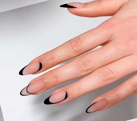 Black Negative Space Nails, Glitter Nail Tutorial, Cute Nails 2023, Black Short Nails Ideas, Nail Art Rose, Nail Art Orange, Orange Nail Art, Nail Trend, Beauty Nails Design