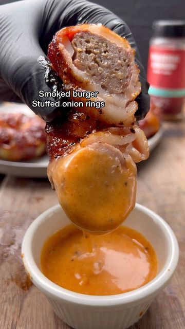 Miguel Raya| Food, bbq, recipes on Instagram: "Burger stuffed onion rings" Stuffed Onion Rings, Outdoor Fireplace Pizza Oven, Smoked Burgers, Chicken And Sausage Jambalaya, Onion Rings Recipe, Onion Burger, Food Bbq, Traeger Recipes, Garlic Butter Chicken