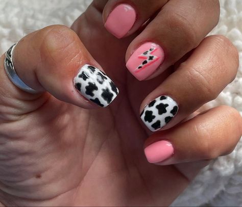 Nashville Bachelorette Nails Ideas, Preppy Western Nails, Summer Cow Print Nails, Cowgirl Disco Nails, Disco Cowgirl Nail Designs, Shania Twain Nails, Yallternative Nails, Farm Nails Designs, Glasto Nails