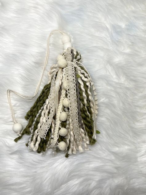 Bible Tassel Bookmark Olive Green and Cream - Etsy Bible Tassel, Bible Accessories, Tassel Bookmark, Custom Bookmarks, Textured Yarn, Diy Tassel, Handmade Book, Ribbon Bookmarks, Bookmarks Handmade