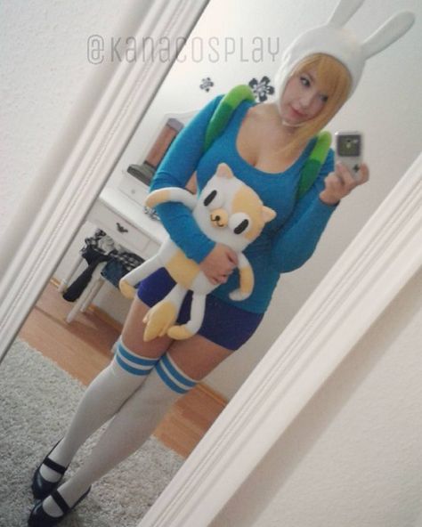 Fionna Adventure Time Costume, Fiona Costume Adventure Time, Cool Cosplay Ideas Women, Fiona Adventure Time Costume, Fiona And Cake Cosplay, Finn Cosplay Adventure Time, Fionna And Cake Cosplay, Fiona Adventure Time Cosplay, Finn Adventure Time Cosplay