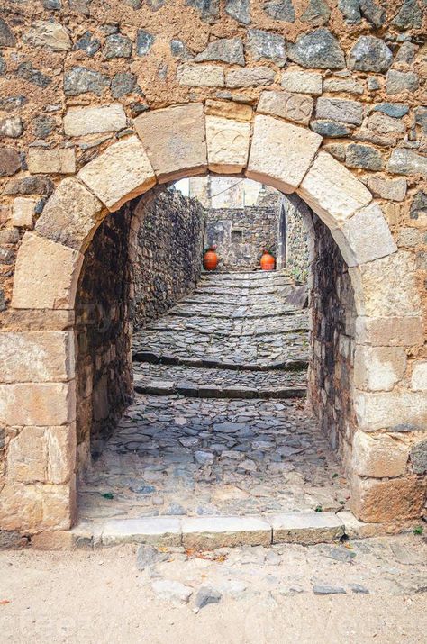 Arch in stone wall of medieval Castle of Leiria Castelo de Leiria building in historical city centre Stone Buildings Old, Medieval Stone Wall, Minecraft Stronghold, Gothic Kingdom, Castle Bricks, Town Reference, Dungeon Door, Medieval Reference, Ancient Doors