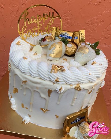 White Cake With Gold Flakes, Gold Flake Cake, Cake With Gold Flakes, Cake With Gold, Gold Flake, Gold Flakes, White Cake, Cake Ideas, Party Ideas