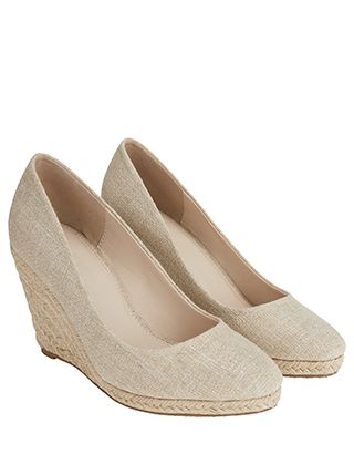 The classic court shoe gets a warm-weather spin with our Fleur espadrille wedges. In a sumptuous suede effect with an almond toe, this elegant pair boasts a ... Kate Middleton Shoes, Princess Kate Style, Duchesse Catherine, Princess Stephanie, Princess Madeleine, Princess Charlene, Pippa Middleton, Duchess Catherine, Back To Nature