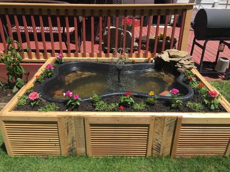 Pond Above Ground, Diy Ponds Backyard, Turtle Terrarium, Mini Pond, Turtle Habitat, Garden Ponds, Turtle Pond, Door Decorating Contest, Diy Pond