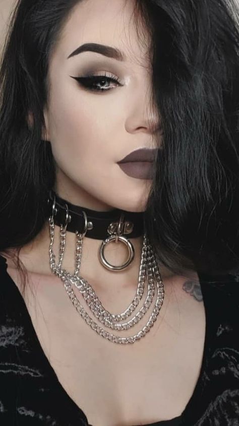 Light Goth Makeup Looks, Witchy Wedding Makeup, Goth Makeup For Work, Goth Work Makeup, Goth Wedding Makeup Looks, Sultry Goth Makeup, Southern Gothic Makeup, Elegant Gothic Makeup, Neutral Goth Makeup