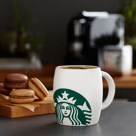 Starbucks Uk, Starbucks Shop, Starbucks Store, Coffee Snacks, Cup Logo, Cute Coffee Cups, Starbucks Logo, Krispy Kreme, Coffeehouse