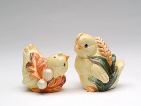 Baby Chicks Farm Animal Salt and Pepper Shaker Appletree Designs Cosmos http://www.amazon.ca/dp/B001RQWB2G/ref=cm_sw_r_pi_dp_Oc4uvb0662MSY Chicken Chick, Baby Chickens, Salt Shaker, Salt And Pepper Set, Baby Chicks, Salt And Pepper Shaker, Salt And Pepper Shakers, Hand Painted Ceramics, Salt Pepper Shakers