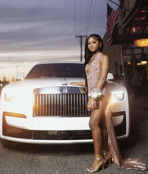 Places To Take Prom Pictures, Prom Pics Ideas Single, Prom Pictures Black Women, Prom Car Poses, Single Prom Poses Picture Ideas, Prom Poses Single Black Women, Prom Poses Black Women, Car Prom Pics, Solo Prom Pictures Photo Ideas