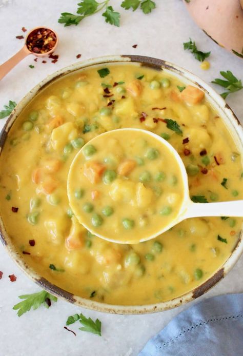 Recipe With Carrots, Potato Soup Recipes, Carrots Healthy, Vegan Potato Soup, Oil Free Vegan Recipes, Plant Based Whole Foods, Vegan Potato, Potato Soup Recipe, Soup Dinner