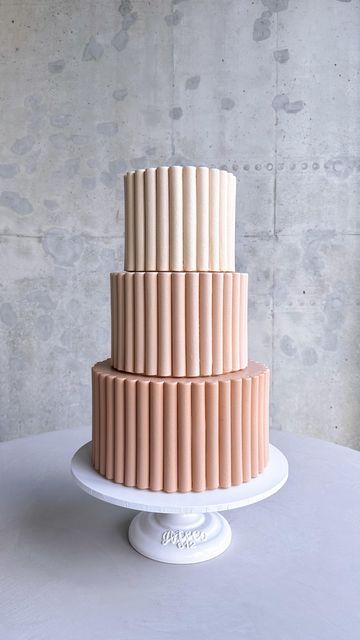 Monochromatic Cake Design, Monochromatic Wedding Cake, Nude Cake Ideas, Simple Art Deco Wedding Cake, Wedding Cake Art Deco, Nude Wedding Cake, Fine Art Wedding Cake, K Cake, Nude Cake