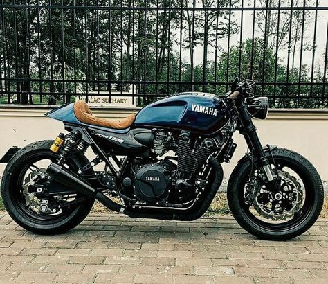 Best XJR i've seen out there Cb400 Cafe Racer, Yamaha Xjr 1300, Cb 750 Cafe Racer, Virago Cafe Racer, Sepeda Retro, Cb750 Cafe Racer, Yamaha Xjr, Xjr 1300, Yamaha Cafe Racer