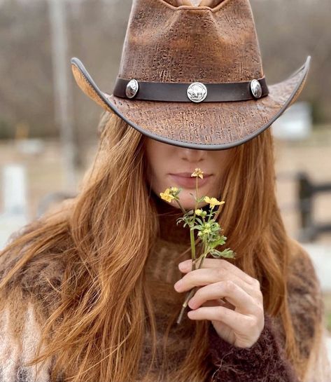 Redhead Cowgirl Aesthetic, Red Head Cowgirl, Ginger Cowgirl, Cowgirl Red Hair, Redhead Cowgirl, Heather Aesthetic, Texas Painting, Dr Face, Country Girl Aesthetic