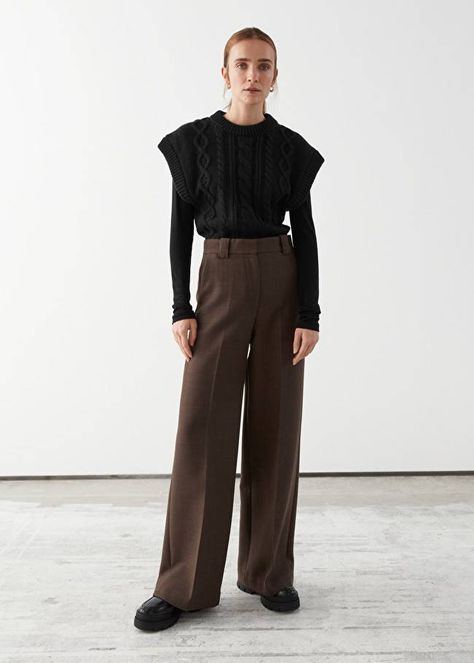 Brown Trousers Outfit, Spring Time Outfits, Trousers Outfit, Cable Knit Vest, Spring Trends Outfits, Brown Trousers, Trouser Outfit, Relaxed Trousers, Panel Leggings