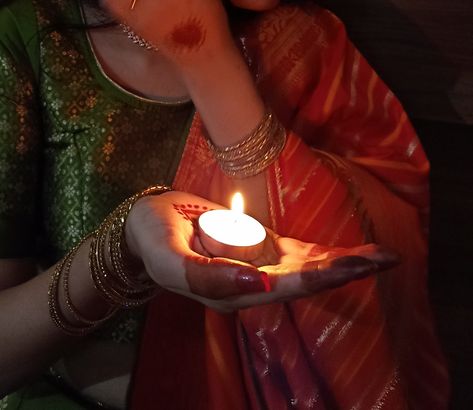 Diwali Pictures, Desi Aesthetics, Basic Skin Care Routine, Desi Aesthetic, Trendy Blouse, Snapchat Funny, Best Poses For Pictures, Desi Girl, Trendy Blouses