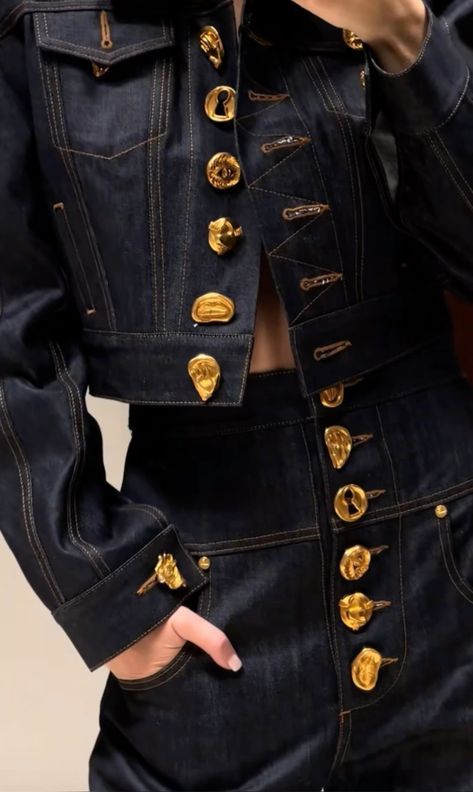 Schiaparelli Denim, Friends Clothing, Fashionista Outfits, Ropa Upcycling, Fashion Mistakes, Fashion Fall, Mode Inspiration, Nails Nailart, Fashion Killa