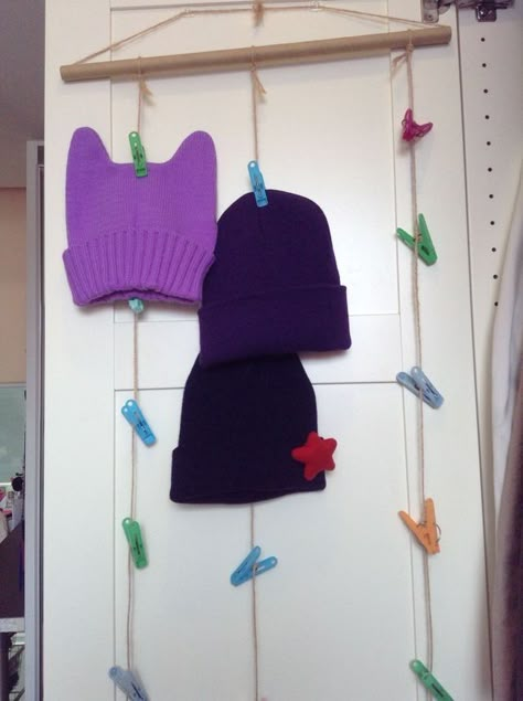 Hanging Hats, Baby Clothes Organization, Hat Organization, Hat Display, Hat Storage, Hat Rack, Hanging Organizer, Hat Beanie, Organization Bedroom