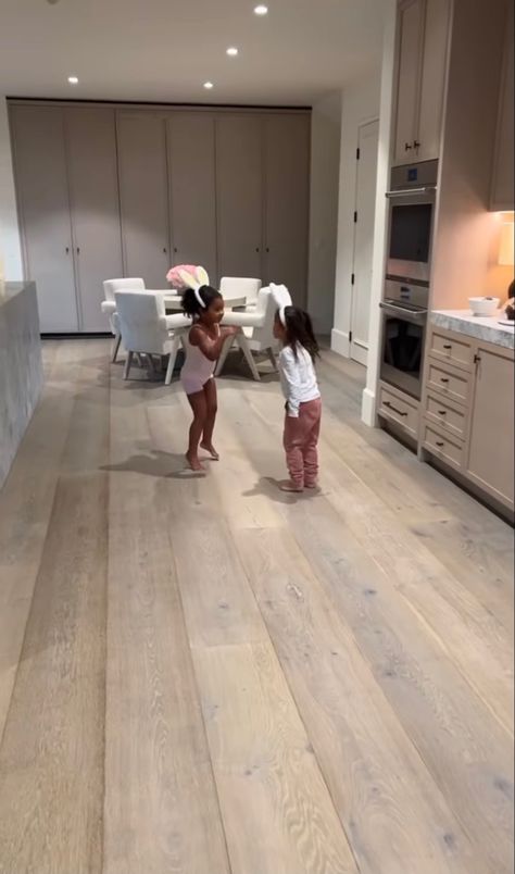 Kloe Kardashian House, Khloe Kardashian Kitchen, Khloe House, Kardashians House, Kardashian House, Khloe Kardashian House, Mansion Kitchen, Calabasas Homes, Millionaire Homes