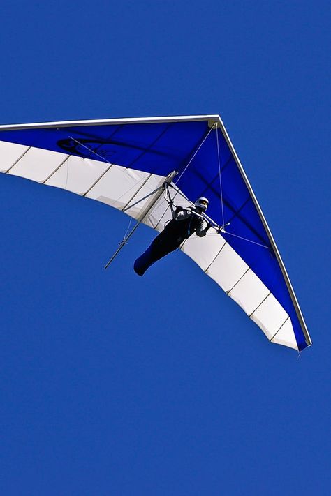 Hang Gliders, Easy Camping Hacks, Hang Glider, Hang Gliding, Bungee Jumping, Camping Spots, Photography For Beginners, Camping Tips, Skydiving