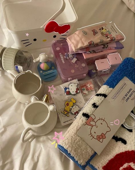 Sanrio Haul, Aesthetic Objects, Stylish School Bags, Inside My Bag, Gift Inspo, What In My Bag, Hello Kitty Items, Hello Kitty Collection, Pretty Photos