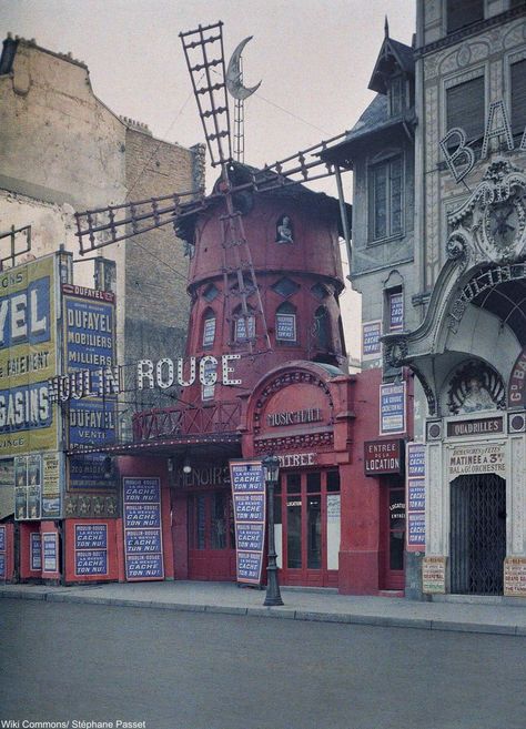 Prancis Paris, Moulin Rouge Paris, Paris Photo, Montmartre, Paris Travel, Belle Epoque, France Travel, Oh The Places Youll Go, Kiosk