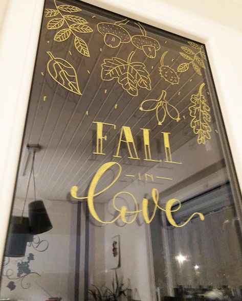 Fall Window Painting, Painted Window Art, Fall Windows, Window Drawing, Chalkboard Drawings, Window Decorations, Christmas Window Decorations, Chalk Pens, Halloween Window