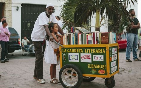 This is the way to live life :-) Books Beautiful, Mobile Library, Little Library, Beautiful Books, Film Tv, Selling Books, Book Nooks, Library Books, I Love Books