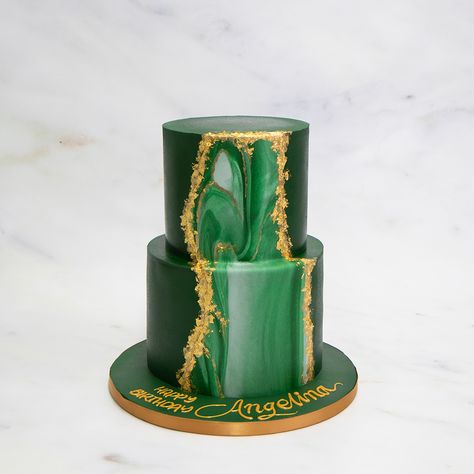 Stunning emerald inspired cake with gold leaf inlay and beautiful emerald marble pattern window 💚💚 #emerald #greenemerald #cake #greencake #gold #goldinlay #marlbepattern #dessert #cakelove #cakeinspo Emerald Green And Gold Cake Birthday, Green Birthday Cakes 2 Tier, 21st Birthday Cake Green And Gold, Green And Gold Cakes, Sweet 16 Cake Green And Gold, Green And Gold Cake Birthday, Emerald Green Birthday Cake, Emerald Green Geode Cake, Emerald Green Cake