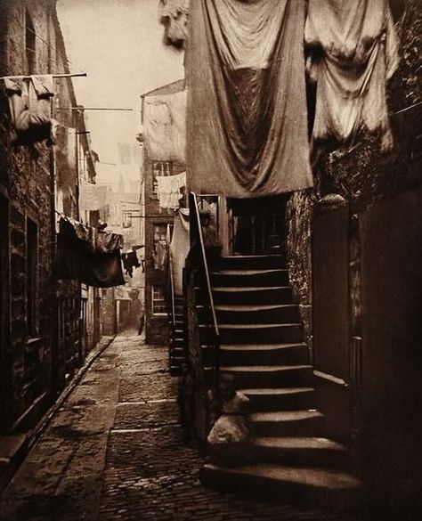 East end London Victorian Street, Eugene Atget, Victorian Life, Victorian London, London History, Old Street, London Town, Foto Vintage, Old London