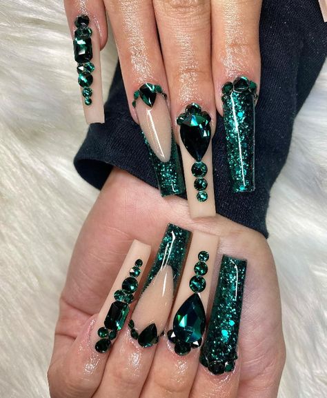 Quince Nails Short Green, Acrylic Nails With Crystals, Green Glitter Acrylic Nails, Emerald Green Nails With Rhinestones, Emerald Green Prom Nails, Nails With Crystals, Nails With Green, Glitter Acrylic Nails, Quince Themes