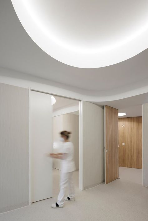 The new MOOD - Medicina Dentária clinic, in the city of Maia has an area of approximately 80 sqm on the ground floor with extra space in the basement connected by stairs. Two interconnecting dental offices and respective support spaces (water closet and locker room), reception and waiting spaces are intended. #architecture #architect #amazingarchitecture #design #interiordesign #interiordesigner #decor #homedecor #home #house #luxury #diy #travel #amazing #photography #realestate #arquitecto Dental Reception, Medical Clinic Design, Healthcare Interior Design, Dental Office Design Interiors, Hospital Interior, Clinic Interior Design, Space Photography, Dental Office Design, Hospital Interior Design