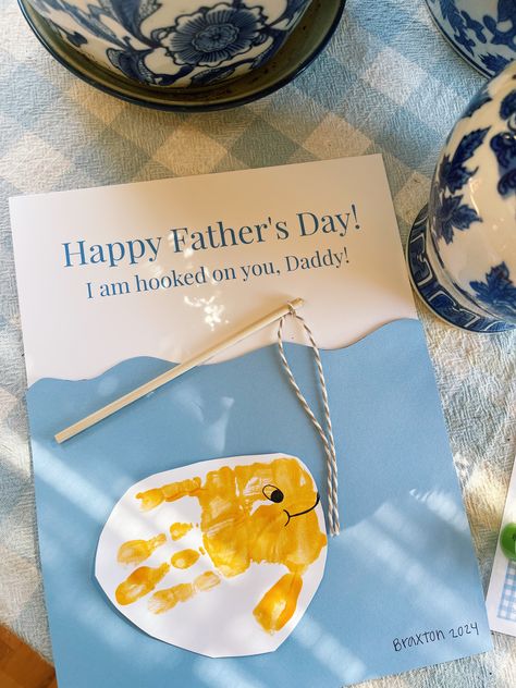 such an easy adorable fathers day card you can make using things already at home😊🎨🎣 #fathersdaycard #fathersdaycrafts #fathersdaycraftsforkids #father #fishing #toddleractivity #toddlercraft Father’s Day Cards From Toddlers, Fathers Day Craft Toddler, Diy Fathers Day, Dad Crafts, Fathersday Crafts, Fathers Day Card, Father's Day Diy, Fathers Day Crafts, Toddler Crafts