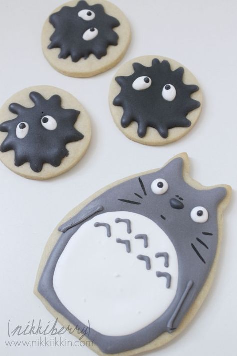 Sprite Cupcakes, Ghibli Cookies, Totoro Cupcakes, Totoro Cookies, Totoro Party, Apple Biscuits, Soot Sprite, Dust Bunnies, Cookie Inspiration