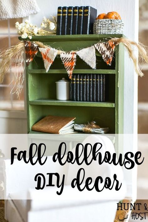 Dress your dollhouse for fall with this cute fall dollhouse decorations and DIY ideas. Halloween in the dollhouse is so easy and fun to create! #dollhouse #miniatures #falldecor #bunting #dollhouseDIY #minitureDIY Dollhouse Miniatures From Trash, Fall Diorama Ideas, Fall Dollhouse Decor, Fall Miniatures Diy, Autumn Dollhouse, Diy Halloween Room, Fall Dollhouse, Bookshelf Dollhouse, Spooky Dollhouse