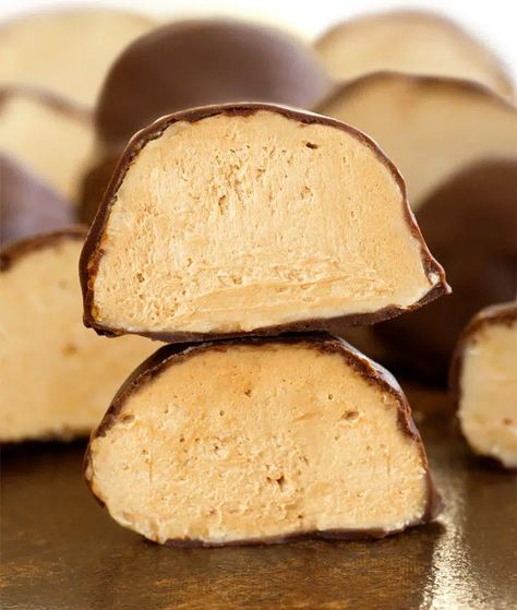 Coffee Mousse Truffles - 5 Ingredients! Coffee Truffles Recipe, Coffee Truffles, No Bake Truffles, Coffee Mousse, Easy Truffles, Homemade Chocolate Bars, Vegan Chocolate Mousse, Chocolate Covered Katie, Coffee Cheesecake