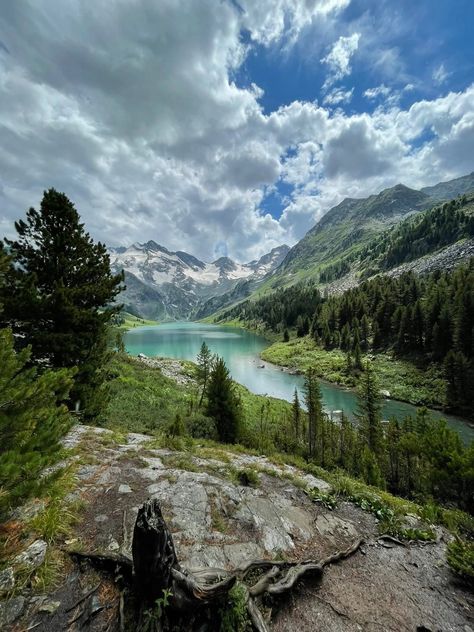 Mountain Top View, Aesthetic Scenery, Aesthetic View, Mountain Aesthetic, Mountains Aesthetic, Lake Photography, Green Mountains, Hiking National Parks, Forest Mountain