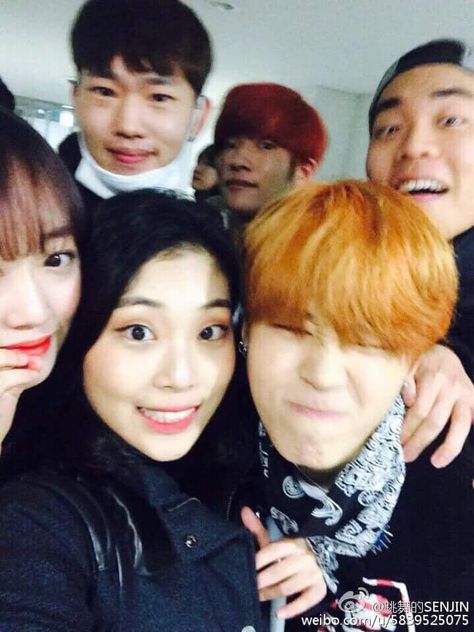 [WEIBO] 160222 Senjin ( High School friend of Jimin ) posted a photo in the backstage of 화양연화 pt.2 via. BTS_National Jimin High School, Jimin Friends, Girl Selca, Bts School, Kpop Amino, Bts Predebut, School Friends, Body Picture, Pre Debut