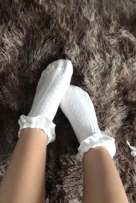 Cute Socks Aesthetic, Lace Ankle Socks, Socks Aesthetic, Dior Girl, Frilly Socks, Ruffled Socks, Girly Girl Outfits, Busty Fashion, Body Top