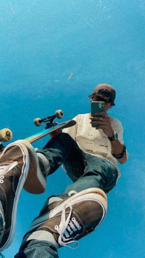 Vans Skateboard Aesthetic, Skateboard Blue Aesthetic, Skateboard Picture Ideas, Skate Photo Ideas, Blue Skateboard Aesthetic, Aesthetic Skateboard Photos, Skateboard Photo Ideas, Skateboard Aesthetic Pictures, 80s Skater Aesthetic