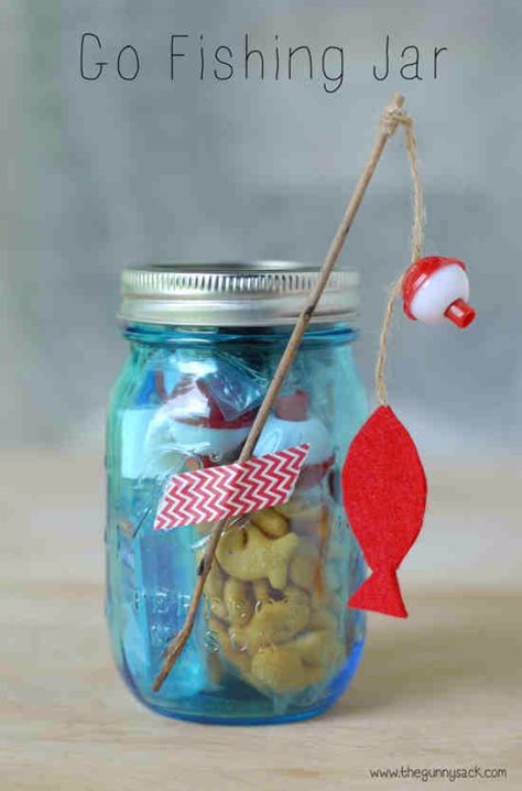 Best DIY Gifts in Mason Jars - Go Fishing Mason Jar Gift - Cute Mason Jar Crafts and Recipe Ideas that Make Great DIY Christmas Presents for Friends and Family - Gifts for Her, Him, Mom and Dad - Gifts in A Jar That Are Easy, Quick and Cheap http://diyjoy.com/best-diy-mason-jar-gifts Diy Fishing Decor, Mason Jar Gifts Diy, Themed Snacks, Fish Theme, Christmas Presents For Friends, Fishing Wedding, Diy Christmas Presents, Fish Tales, Fishing Party