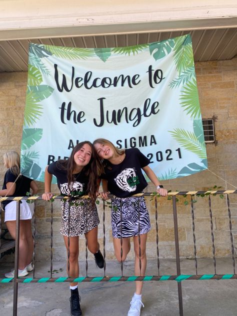 Welcome To The Jungle Bid Day, Jungle Bid Day Theme, Bid Night Themes, Jungle Bid Day, Jungle Pic, Football Banners, Rush Themes, Sorority Themes, Recruitment Themes