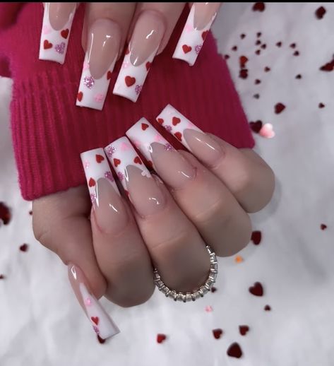 Valentine Nails Designs Simple, Valentines Day Nails Designs 2024, Cute Nail Ideas Pink, S Nails Designs, Valentines Nails Acrylic Coffin, Valentines Day Nails With Initials, Valentines Heart Nails, Nail Ideas For Valentines Day, Valentines Nails Ideas