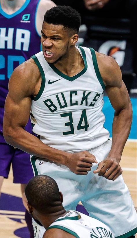 Giannis Antetokounmpo Wallpaper, Athlete Physique, Basketball Boyfriend, Mvp Basketball, Nba Basket, Curry Nba, Best Nba Players, Basketball Moves, Basketball Players Nba