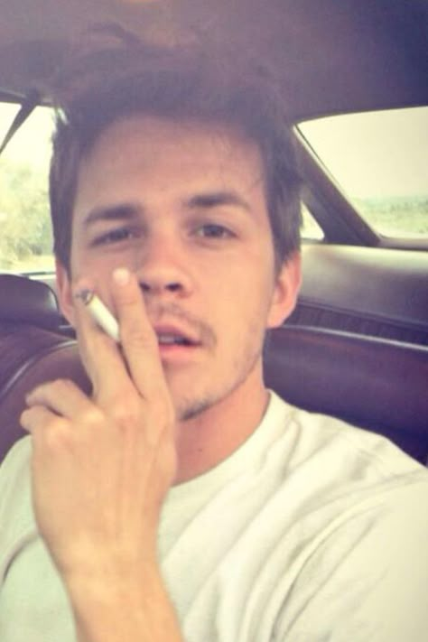 johnny simmons- this is attractive Johnny Simmons, Committed Relationship, Charming Man, Scott Pilgrim, Film Industry, Attractive People, Man Crush, Fun Facts, Actors