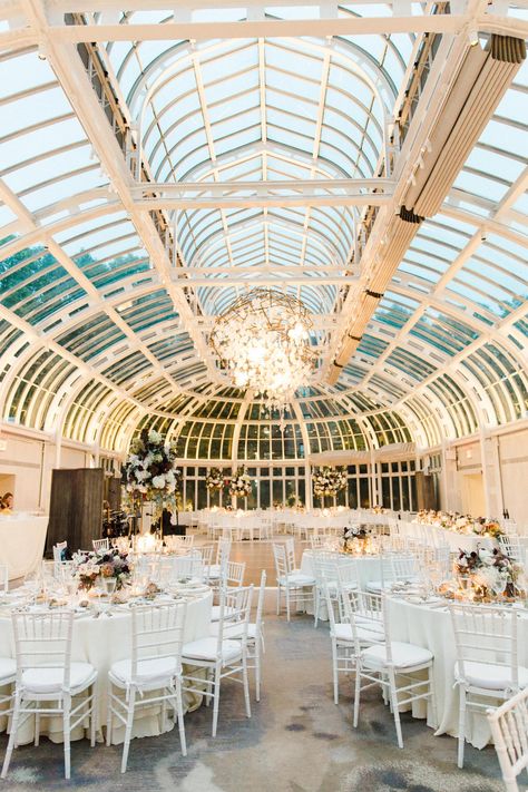 The Ultimate New York City Wedding Venue Guide | Brooklyn Botanic Garden Brooklyn Wedding Venues, Ny Wedding Venues, City Wedding Venues, Nyc Wedding Venues, New York Wedding Venues, Cozy Backyard, Garden Wedding Venue, Weddings By Color, Inexpensive Wedding Venues