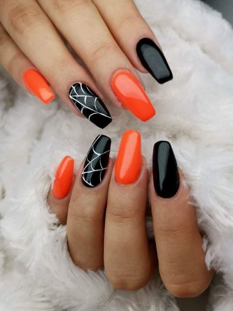 Nail Polish Halloween Nails, Cute Short Almond Acrylic Nails Halloween, Holween Nails Ideas, Halloween N Ails, Halloween Fall Nail Ideas, Easy Nail Designs For Halloween, Cute Fall Simple Nails, Witch Halloween Nail Designs, Nails For Halloween Simple